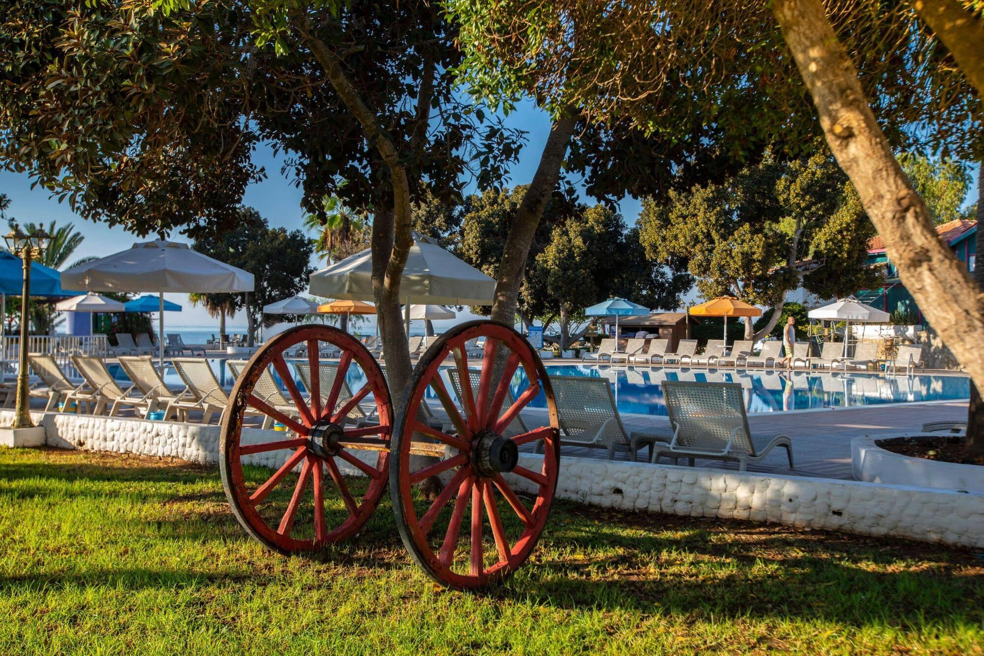 Merit Cyprus Gardens Holiday Famagusta  Exteriör bild